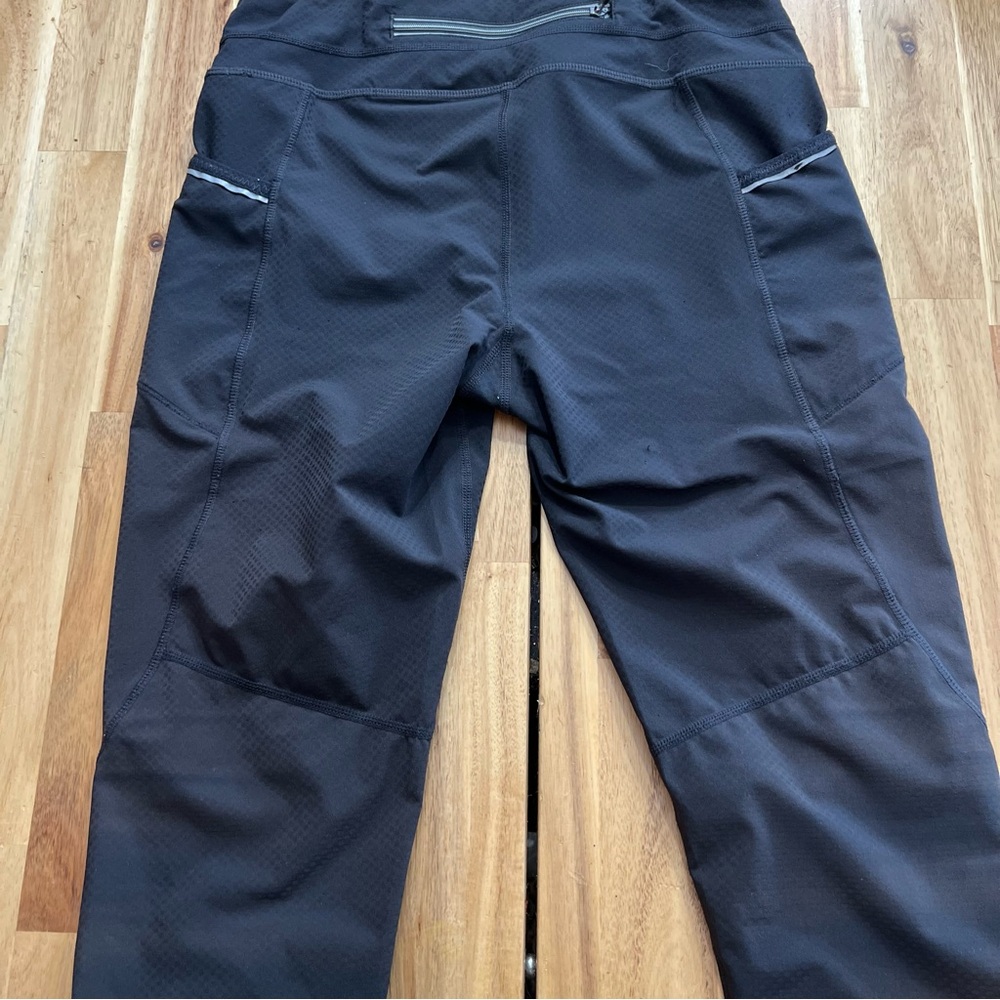 Athleta Black Cropped Running Pants Capri Leggings
Size: Small - Picture 5 of 7